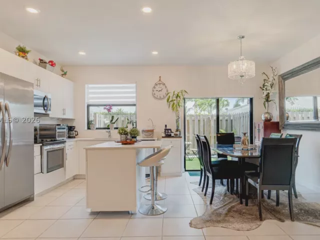 Продажа дома по адресу 953 NE 211th St - фото 8925194