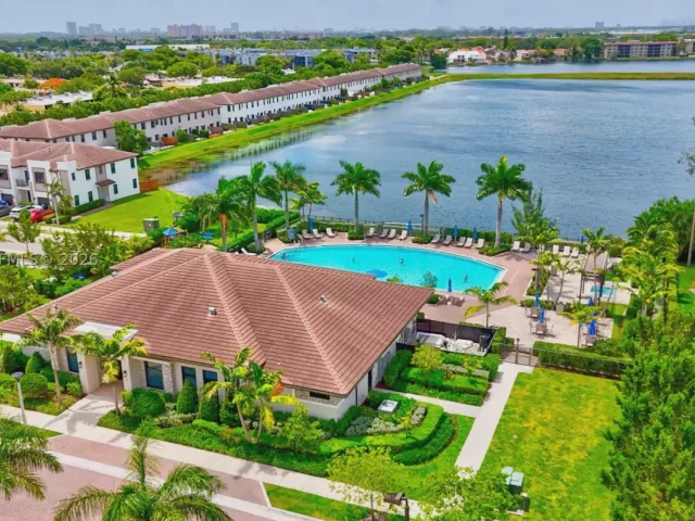 Продажа дома по адресу 953 NE 211th St - фото 8925189
