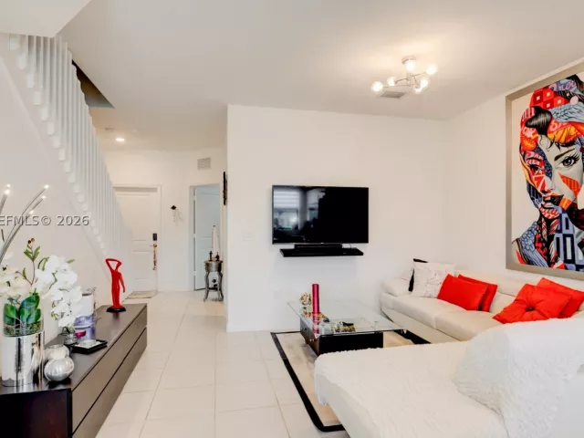Продажа дома по адресу 953 NE 211th St - фото 8925190