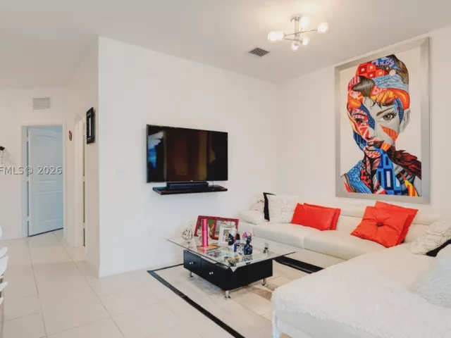 Продажа дома по адресу 953 NE 211th St - фото 8925192