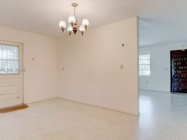 Продажа дома по адресу 6560 SW 34th St - фото 8912404