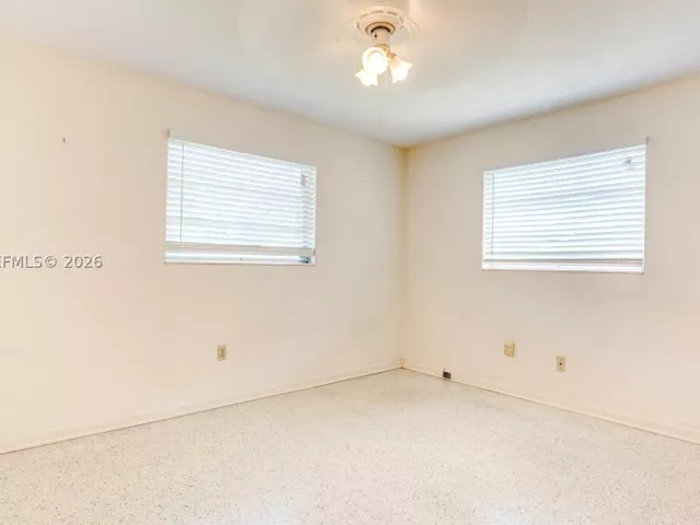 Продажа дома по адресу 6560 SW 34th St - фото 8912406