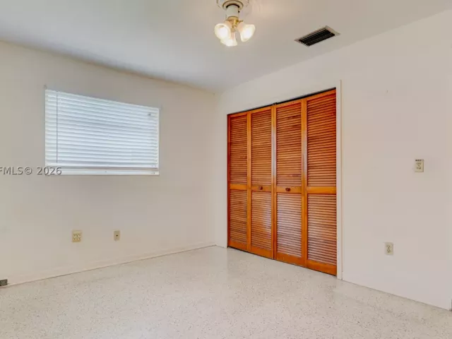 Продажа дома по адресу 6560 SW 34th St - фото 8912407