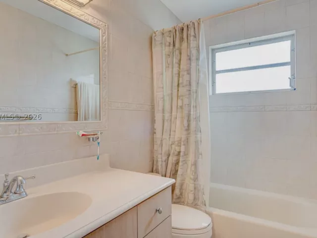 Продажа дома по адресу 6560 SW 34th St - фото 8912408