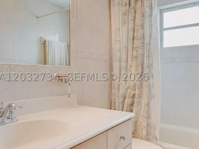 Продажа дома по адресу 6560 SW 34th St - фото 8912409