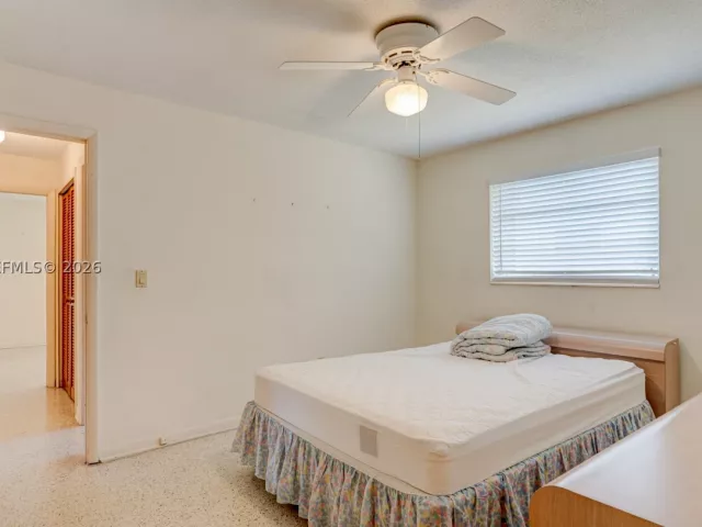 Продажа дома по адресу 6560 SW 34th St - фото 8912411