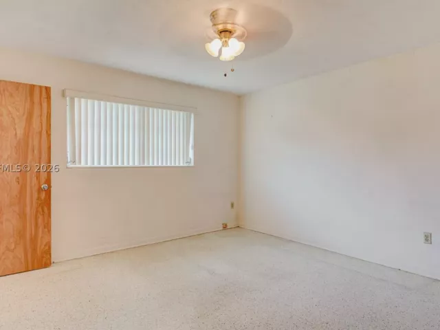 Продажа дома по адресу 6560 SW 34th St - фото 8912413