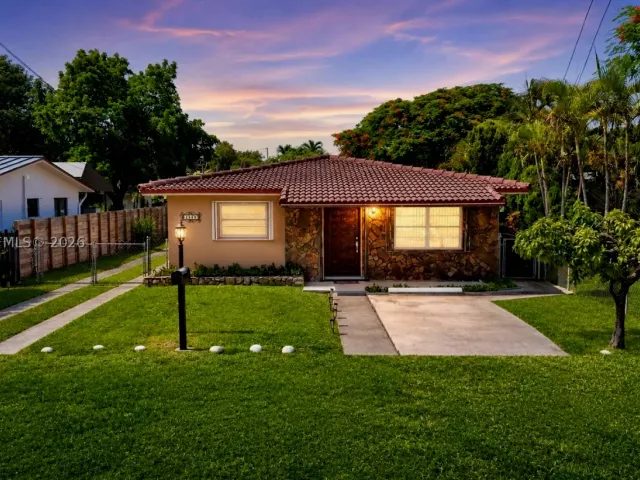 Продажа дома по адресу 6560 SW 34th St - фото 8912396