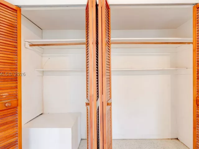 Продажа дома по адресу 6560 SW 34th St - фото 8912415