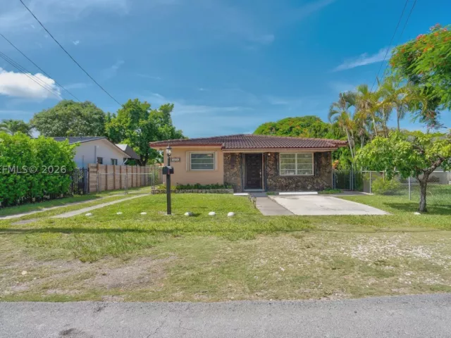 Продажа дома по адресу 6560 SW 34th St - фото 8912398