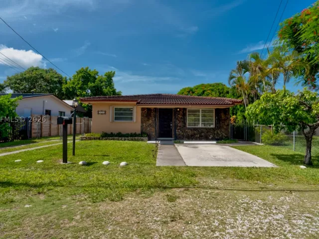 Продажа дома по адресу 6560 SW 34th St - фото 8912399