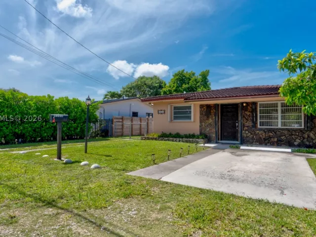 Продажа дома по адресу 6560 SW 34th St - фото 8912400