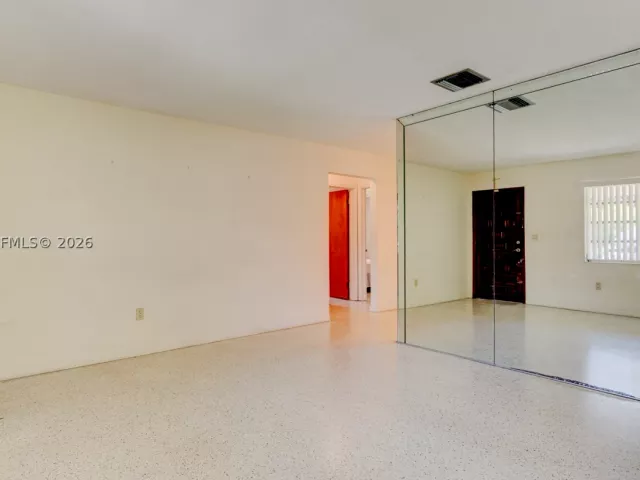 Продажа дома по адресу 6560 SW 34th St - фото 8912402