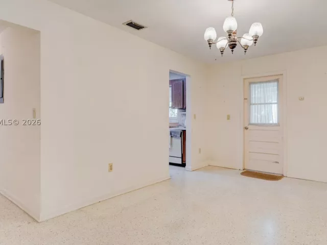 Продажа дома по адресу 6560 SW 34th St - фото 8912403
