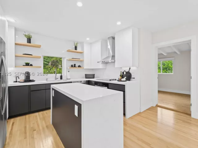 Продажа дома по адресу 829 Granada Groves Ct - фото 8891239