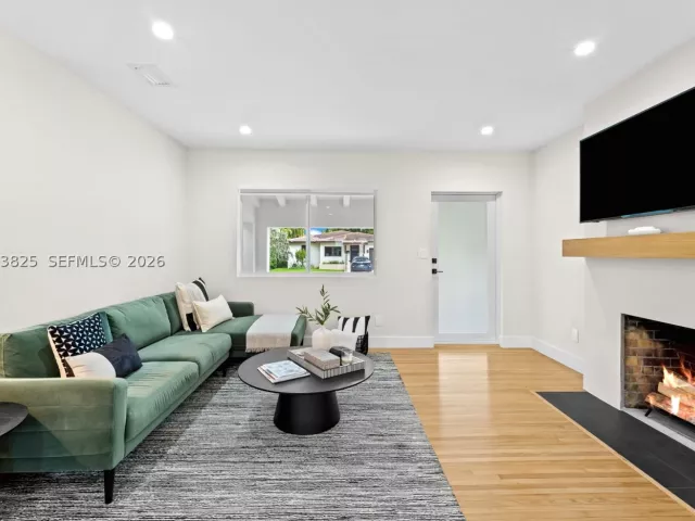 Продажа дома по адресу 829 Granada Groves Ct - фото 8891234