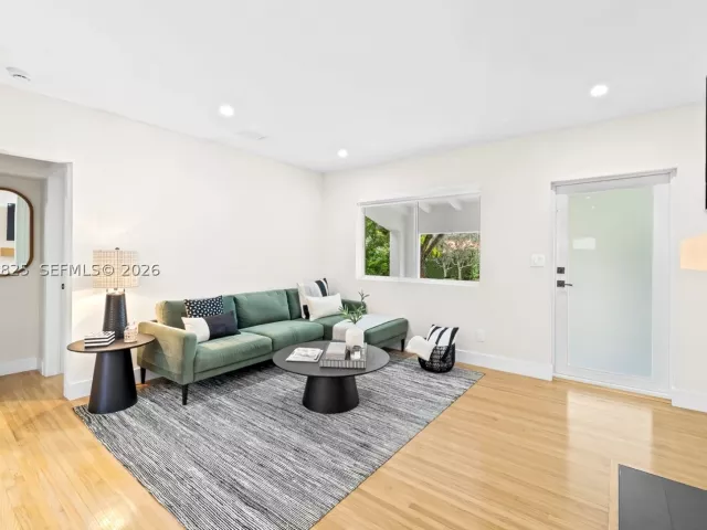 Продажа дома по адресу 829 Granada Groves Ct - фото 8891235