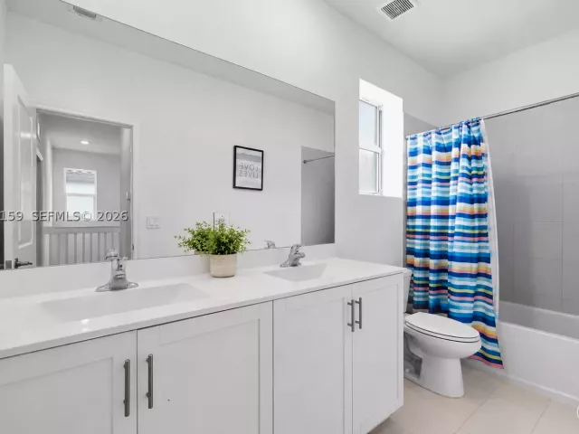 Продажа дома по адресу 1367 SE 26th Ter - фото 8918074