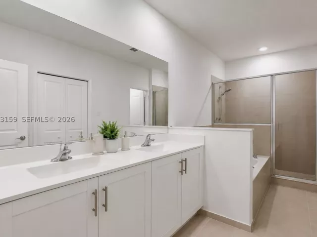 Продажа дома по адресу 1367 SE 26th Ter - фото 8918078