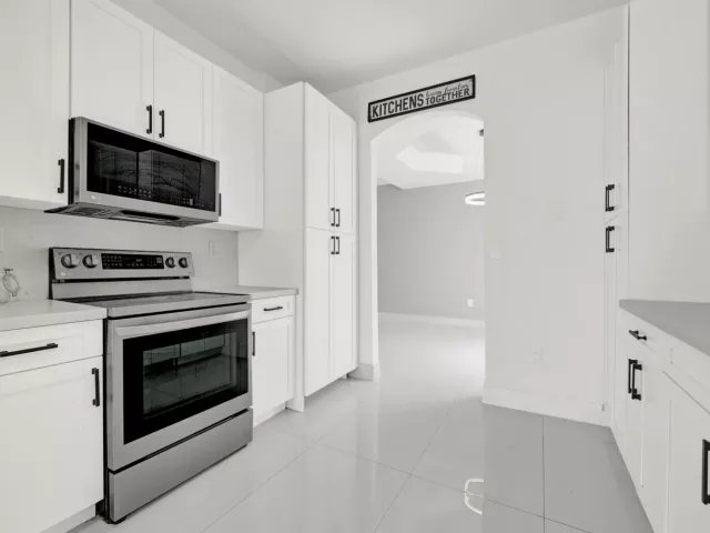 Продажа дома по адресу 17021 NW 10TH Street - фото 8948809