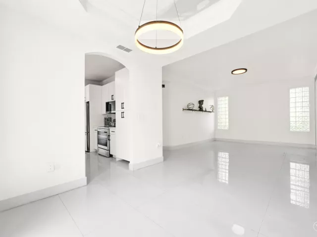 Продажа дома по адресу 17021 NW 10TH Street - фото 8948814
