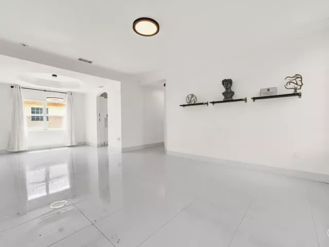 Продажа дома по адресу 17021 NW 10TH Street - фото 8948816