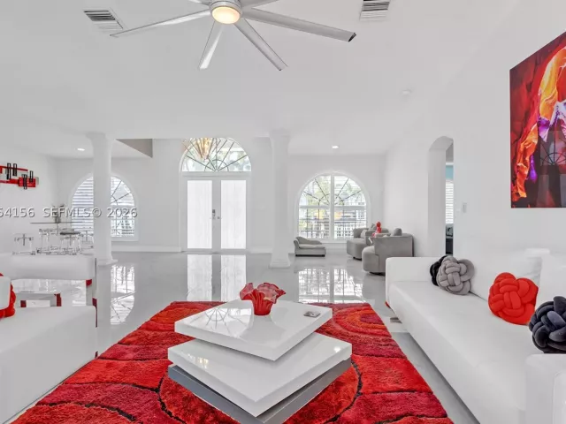 Продажа дома по адресу 2920 NE 55th Pl - фото 8908957
