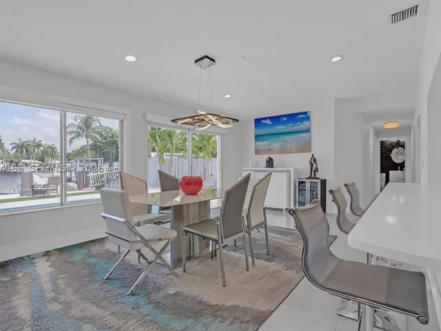 Продажа дома по адресу 2920 NE 55th Pl - фото 8908965