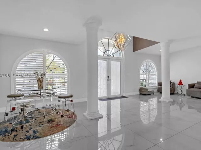 Продажа дома по адресу 2920 NE 55th Pl - фото 8908953