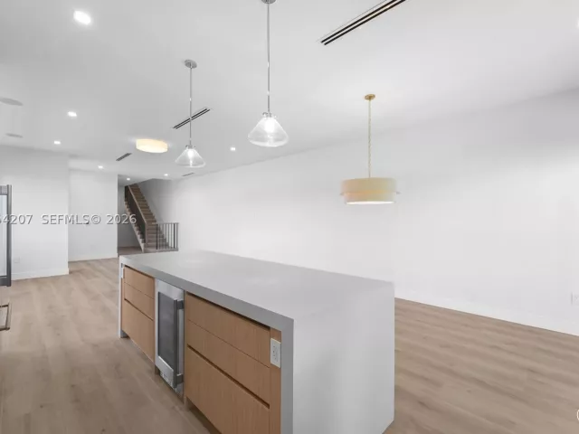 Продажа дома по адресу 2735 SW 23rd Ter - фото 9343636