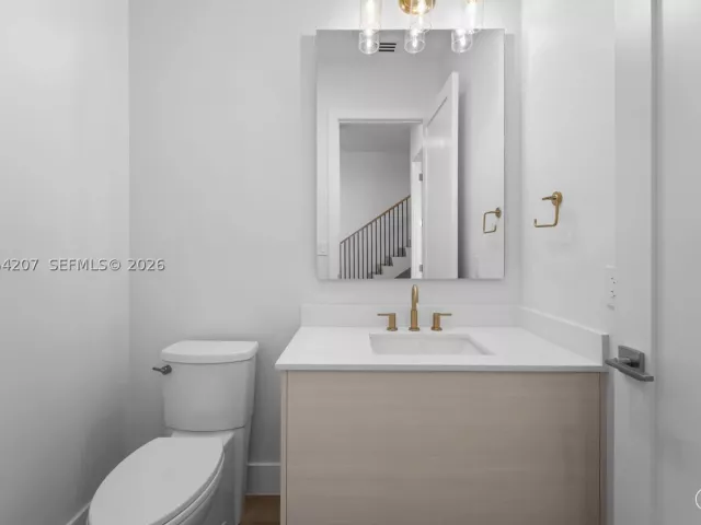 Продажа дома по адресу 2735 SW 23rd Ter - фото 9343639