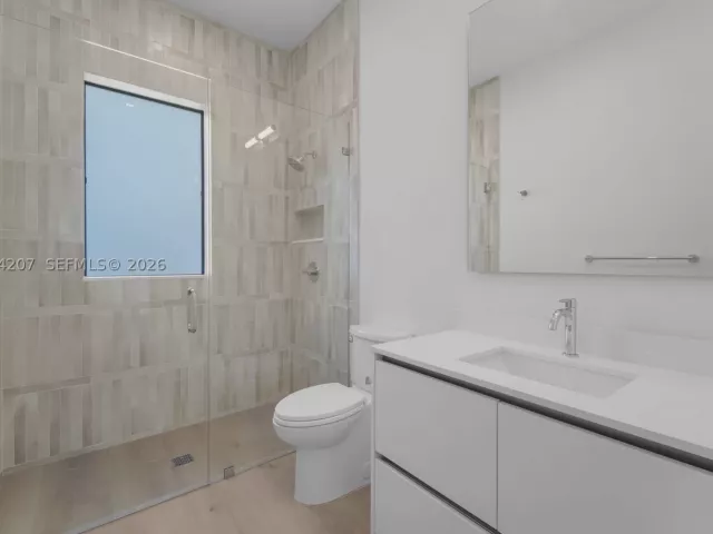 Продажа дома по адресу 2735 SW 23rd Ter - фото 9343643