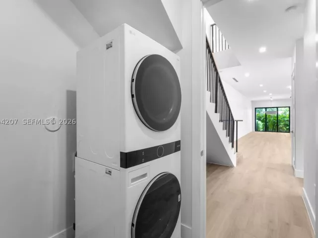 Продажа дома по адресу 2735 SW 23rd Ter - фото 9343644