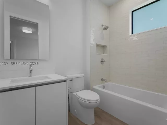 Продажа дома по адресу 2735 SW 23rd Ter - фото 9343653