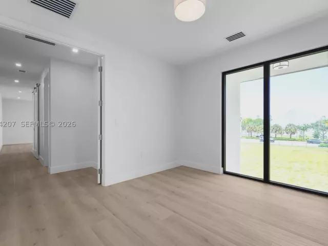 Продажа дома по адресу 2735 SW 23rd Ter - фото 9343654