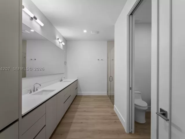 Продажа дома по адресу 2735 SW 23rd Ter - фото 9343656