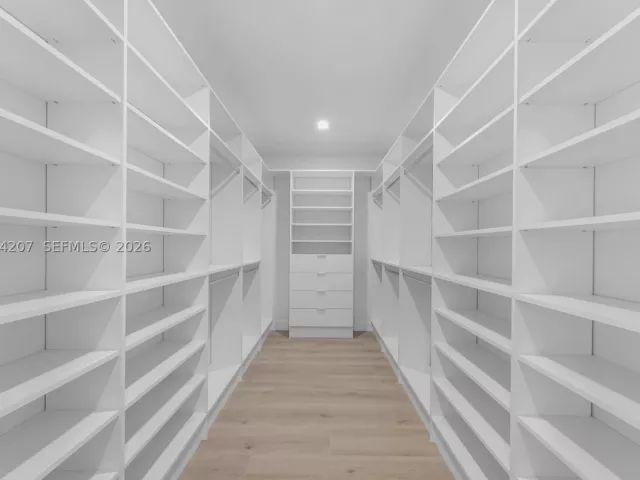 Продажа дома по адресу 2735 SW 23rd Ter - фото 9343660