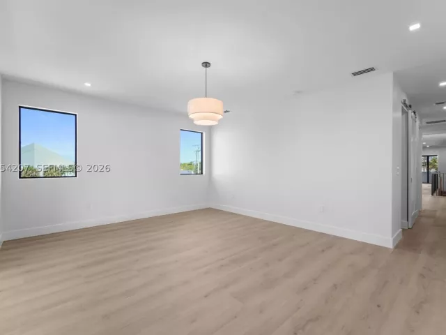 Продажа дома по адресу 2735 SW 23rd Ter - фото 9343663