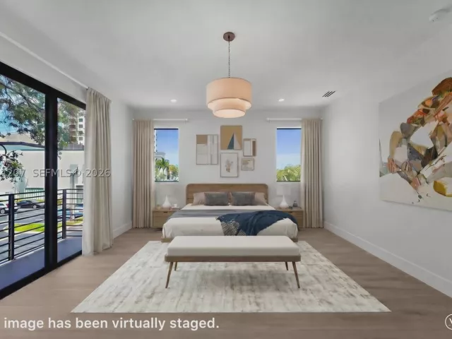 Продажа дома по адресу 2735 SW 23rd Ter - фото 9343666