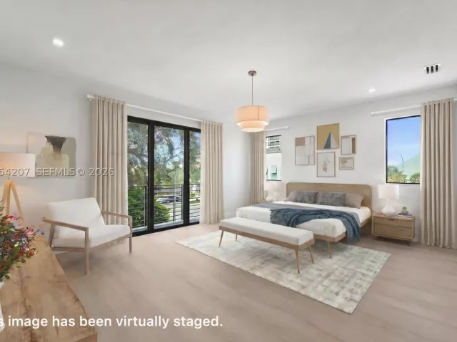 Продажа дома по адресу 2735 SW 23rd Ter - фото 9343668