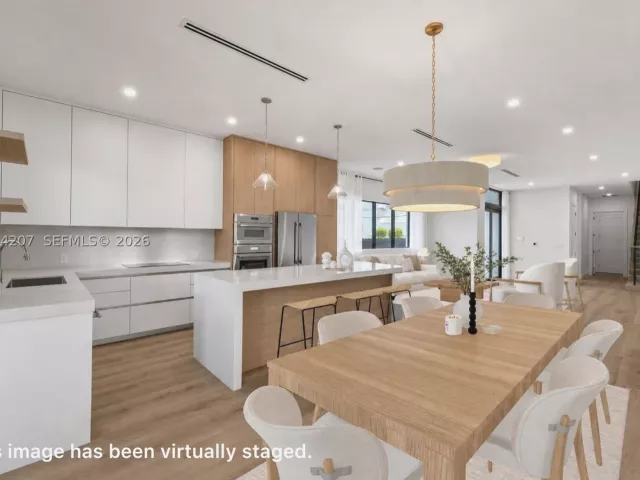 Продажа дома по адресу 2735 SW 23rd Ter - фото 9343671