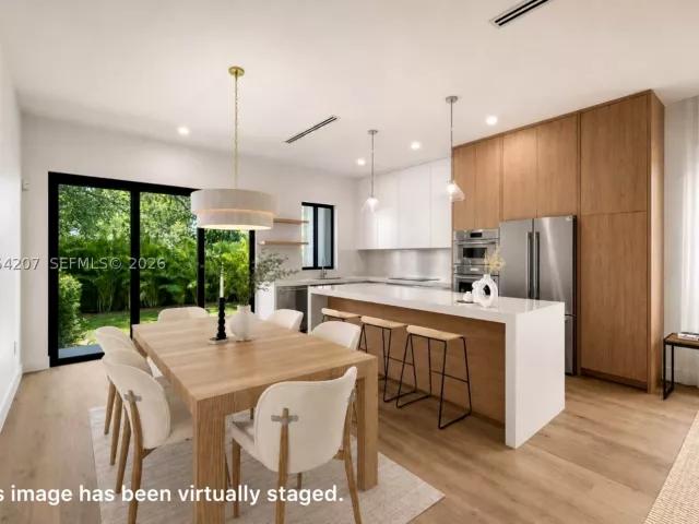 Продажа дома по адресу 2735 SW 23rd Ter - фото 9343672