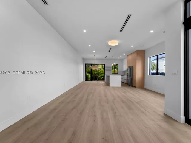 Продажа дома по адресу 2735 SW 23rd Ter - фото 9343628