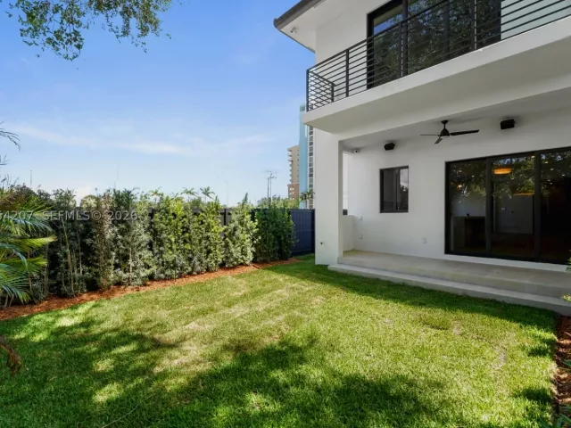 Продажа дома по адресу 2735 SW 23rd Ter - фото 9343675