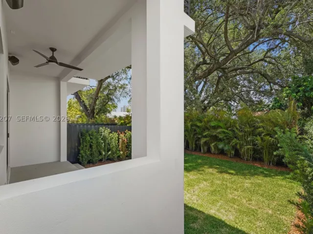 Продажа дома по адресу 2735 SW 23rd Ter - фото 9343679
