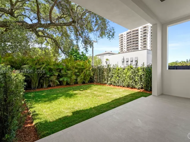Продажа дома по адресу 2735 SW 23rd Ter - фото 9343681
