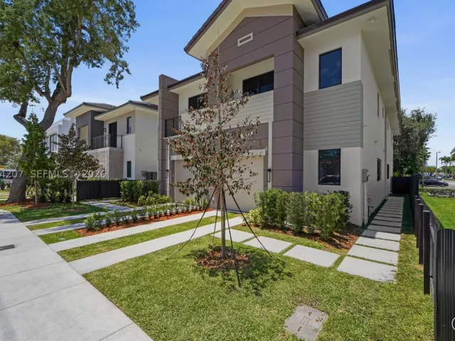 Продажа дома по адресу 2735 SW 23rd Ter - фото 9343685