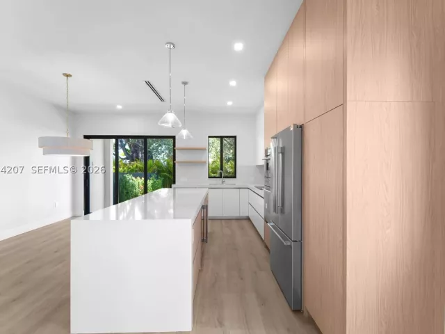Продажа дома по адресу 2735 SW 23rd Ter - фото 9343631