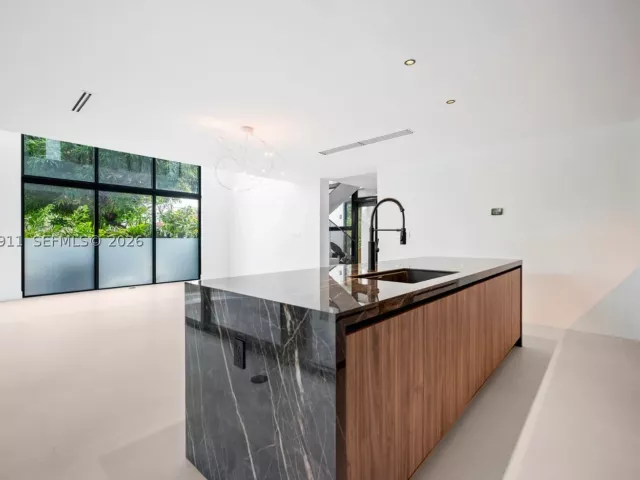 Продажа дома по адресу 3310 Elizabeth St - фото 9195426