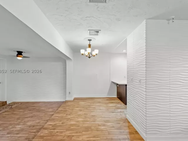 Продажа дома по адресу 23 SW 8th St - фото 8892546